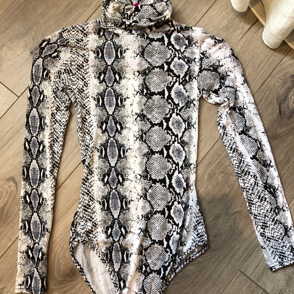 snake skin print Roll neck long sleeve bodysuit